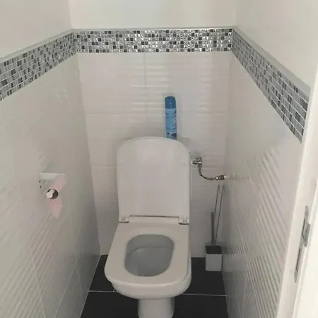 Spacieuse Pres De Poitiers Avec Piscine Privee *