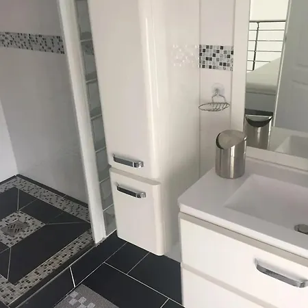 Spacieuse Pres De Poitiers Avec Piscine Privee *