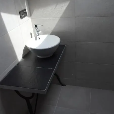Spacieuse Pres De Poitiers Avec Piscine Privee