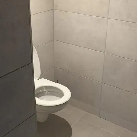 Spacieuse Pres De Poitiers Avec Piscine Privee *