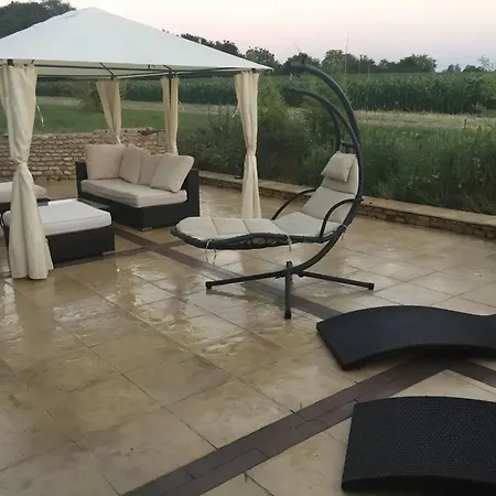 Spacieuse Pres De Poitiers Avec Piscine Privee *