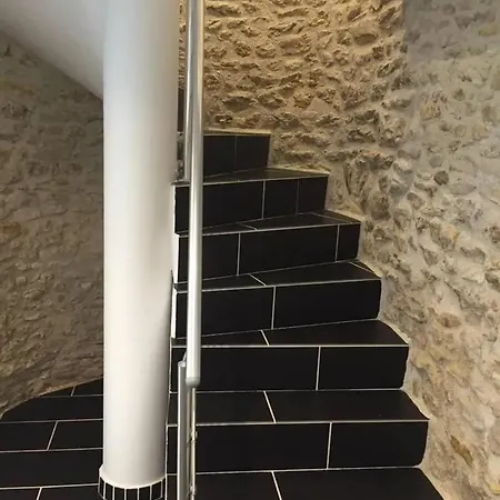 Spacieuse Pres De Poitiers Avec Piscine Privee