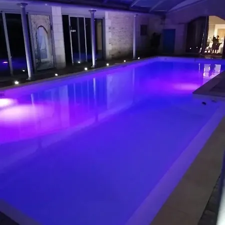 Spacieuse Pres De Poitiers Avec Piscine Privee *