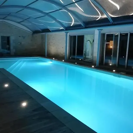 Spacieuse Pres De Poitiers Avec Piscine Privee Вилла *