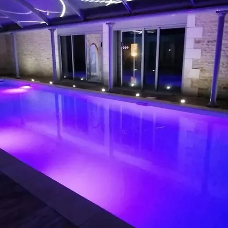 Вилла Spacieuse Pres De Poitiers Avec Piscine Privee *